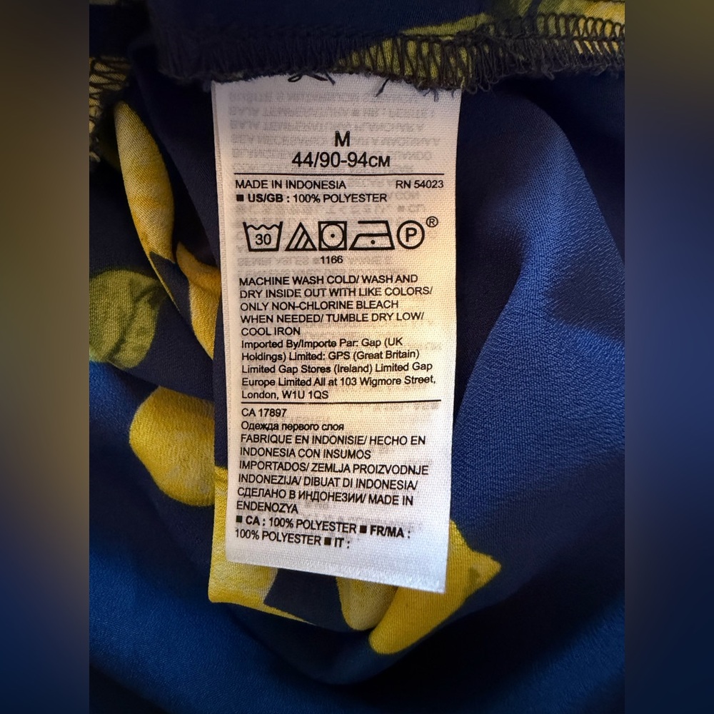 Banana Republic Lemon Print Perfect Tee Size M Navy Short Sleeve Flowy Office - Picture 9 of 9